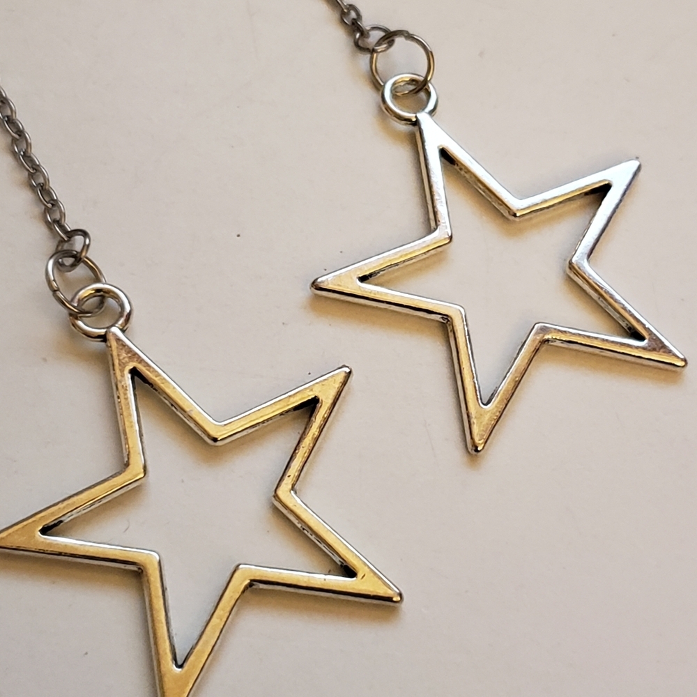 Handmade Lightweight Silver Metal Chain Star Earrings - Picture 2 of 3